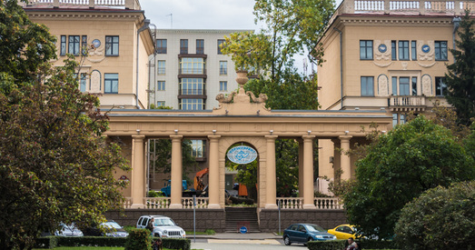 Магутная таполя ўсё ж стала ахвярай каналізацыі