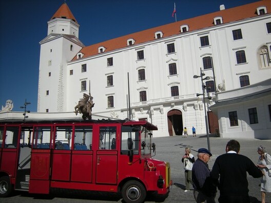 4_4_karaleuski_zamak.jpg 4_4_karaleuski_zamak.jpg