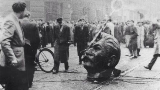 _91956396_budapest_stalin.jpg _91956396_budapest_stalin.jpg