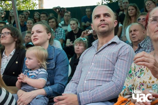 13/23 _mg_8741_974x649_logo.jpg