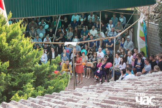 14/23 _mg_8748_974x649_logo.jpg