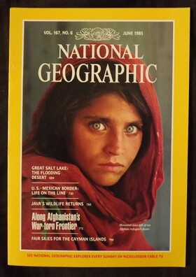 Вокладка часопіса National Geographic за 1985 год з фотаздымкам "Afghan Girl" ("Афганская дзяўчынка"), на якім адлюстраваная Шарбат Гула. Вокладка часопіса National Geographic за 1985 год з фотаздымкам "Afghan Girl" ("Афганская дзяўчынка"), на якім адлюстраваная Шарбат Гула.