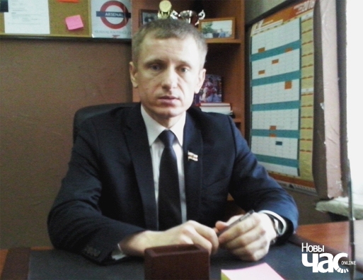 Аляксей Янукевіч у працоўным кабінеце