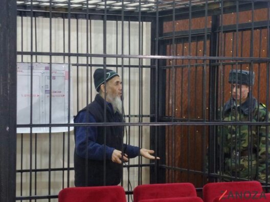 Апошняе слова ў судзе Азімжана Аскарава. Бішкек, 10 студзеня 2017. Фота: zanoza.kg Апошняе слова ў судзе Азімжана Аскарава. Бішкек, 10 студзеня 2017. Фота: zanoza.kg