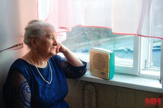 babushka_slushaet_radio.jpg babushka_slushaet_radio.jpg