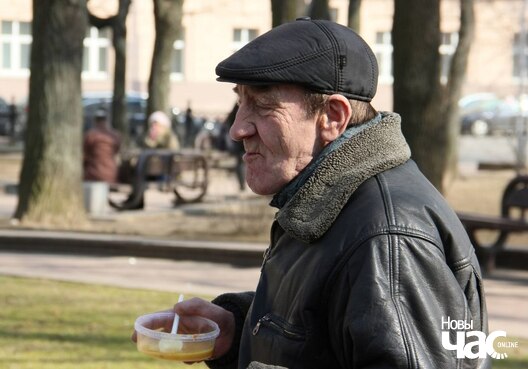 "Ежа супраць бомбаў" корміць бяздомных "Ежа супраць бомбаў" корміць бяздомных