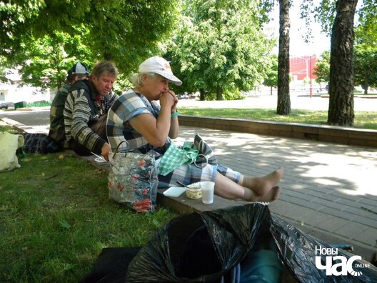 "Ежа супраць бомбаў" корміць бяздомных "Ежа супраць бомбаў" корміць бяздомных