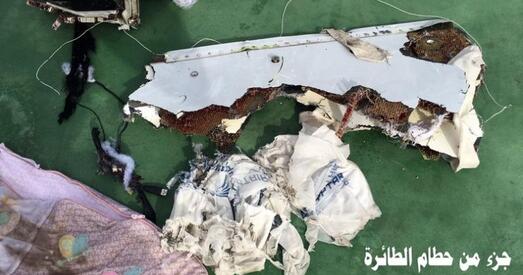 Апублікаваныя першыя фотаздымкі абломкаў самалёта EgyptAir