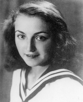 Тамара Стагановіч у Мітэнвальдзе (Баварыя). Канец 1940-х гадоў Тамара Стагановіч у Мітэнвальдзе (Баварыя). Канец 1940-х гадоў