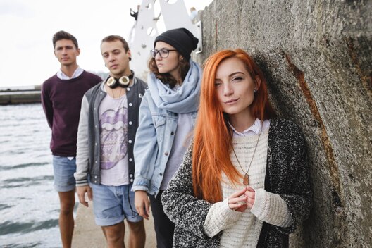 Колір Колір