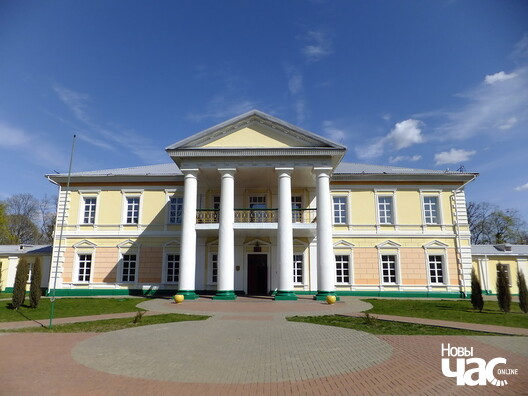 Вёска Перадзелкіна. Сядзібны дом (ХІХ ст.). Зараз — школа Вёска Перадзелкіна. Сядзібны дом (ХІХ ст.). Зараз — школа
