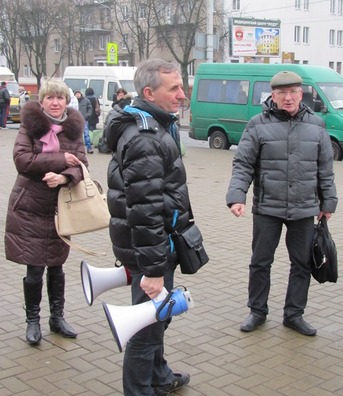 voznjak_s_megafonami.jpg voznjak_s_megafonami.jpg
