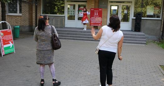 Папса і шансон на выбарчым участку (фотафакт)