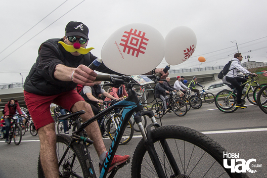 13/23 velaparad_13_logo.jpg