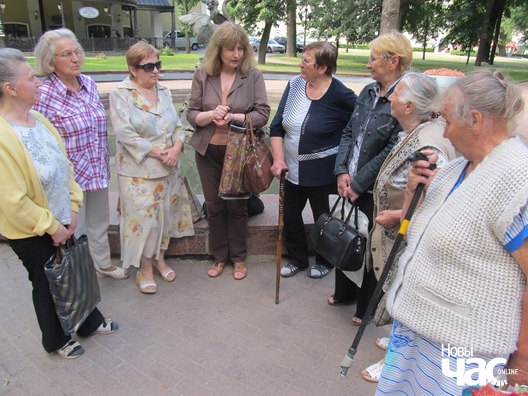 Тамара Сяргей (у цэнтры) сярод актывістаў Грамадзянскай ініцыятывы супраць беззаконнасці ў судах і пракуратуры Тамара Сяргей (у цэнтры) сярод актывістаў Грамадзянскай ініцыятывы супраць беззаконнасці ў судах і пракуратуры