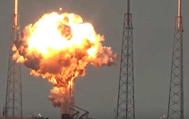 Фота: кадр з відэа. Выбух ракеты “Falcon 9”﻿